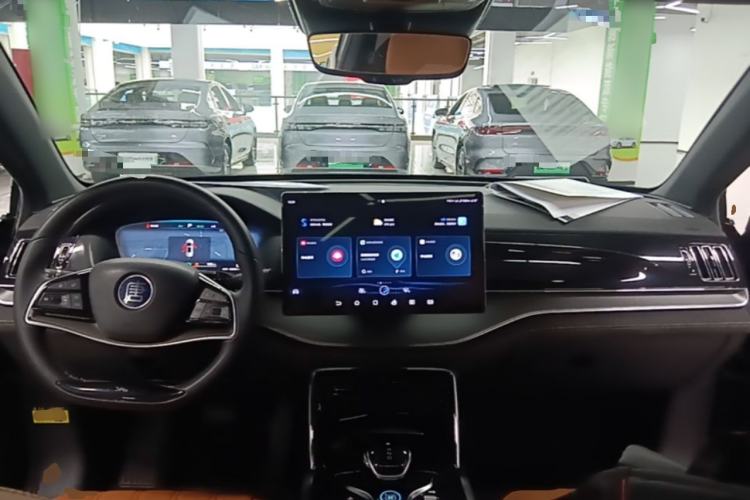 Used BYD Tang New Energy 2023 DM-i Champion Edition 112KM Prestige Model Center Console