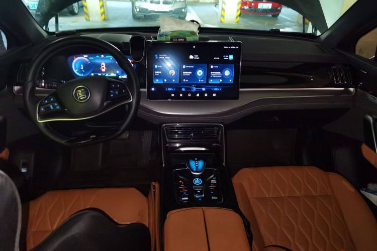 Used BYD Tang New Energy 2023 DM-i Champion Edition 112KM Prestige Model Center Console