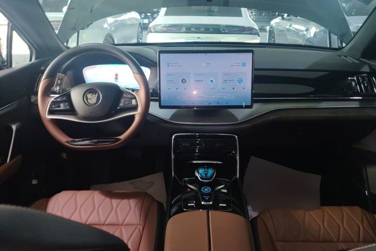 Used BYD Tang New Energy 2023 DM-i Champion Edition 112KM Prestige Model Center Console