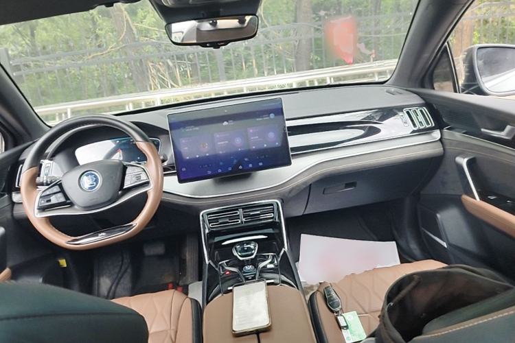 Used BYD Tang New Energy 2023 DM-i Champion Edition 112KM Prestige Model Center Console
