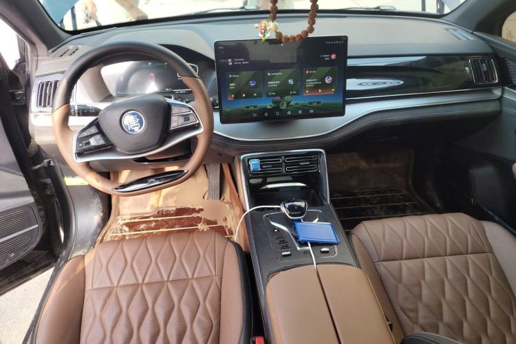 Used BYD Tang New Energy 2023 DM-i Champion Edition 112KM Prestige Model Center Console