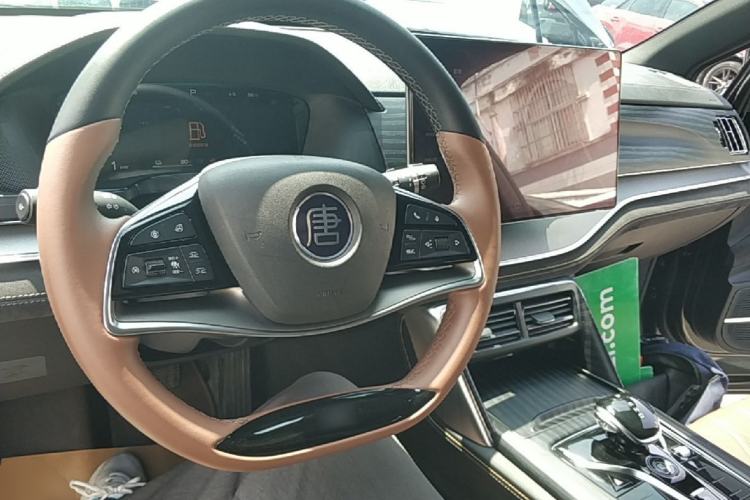 Used BYD Tang New Energy 2023 DM-i Champion Edition 112KM Prestige Model Center Console