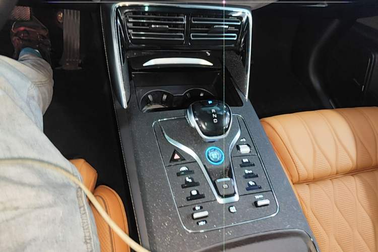 Used BYD Tang New Energy 2023 DM-i Champion Edition 112KM Prestige Model Gear Lever