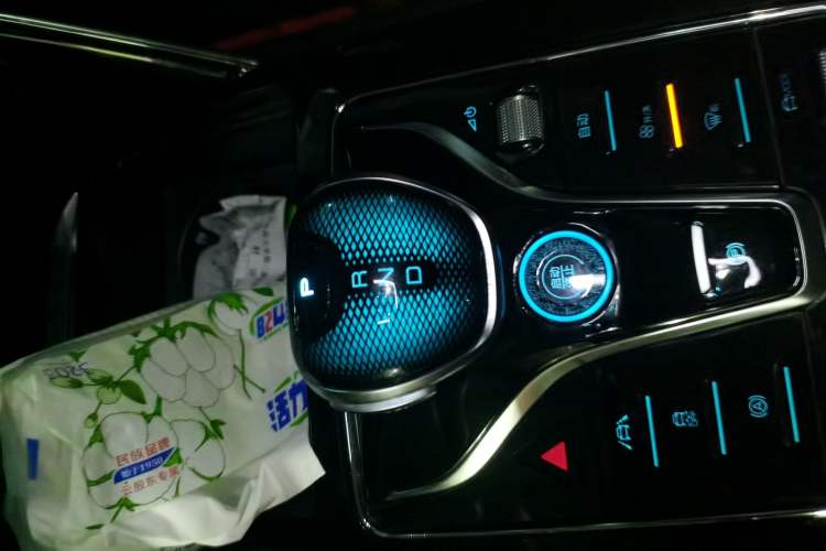 Used BYD Tang New Energy 2023 DM-i Champion Edition 112KM Prestige Model Gear Lever