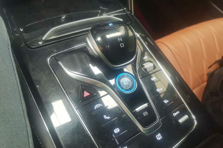 Used BYD Tang New Energy 2023 DM-i Champion Edition 112KM Prestige Model Gear Lever
