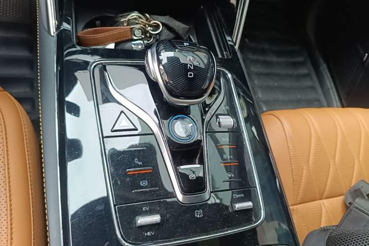 Used BYD Tang New Energy 2023 DM-i Champion Edition 112KM Prestige Model Gear Lever
