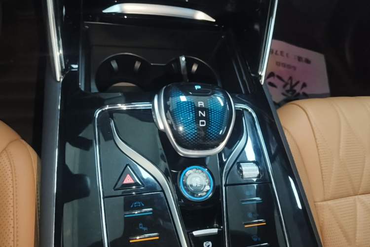 Used BYD Tang New Energy 2023 DM-i Champion Edition 112KM Prestige Model Gear Lever