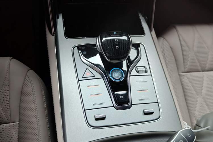 Used BYD Tang New Energy 2023 DM-i Champion Edition 112KM Prestige Model Gear Lever