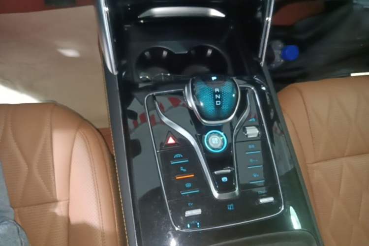 Used BYD Tang New Energy 2023 DM-i Champion Edition 112KM Prestige Model Gear Lever