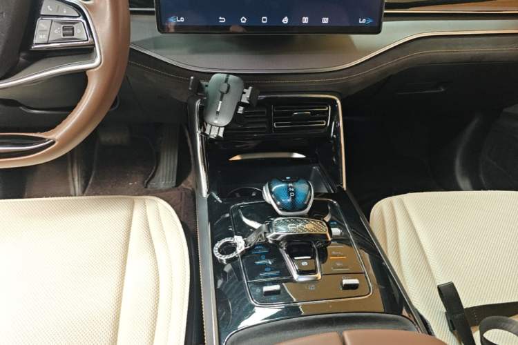Used BYD Tang New Energy 2023 DM-i Champion Edition 112KM Prestige Model Gear Lever