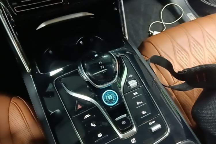 Used BYD Tang New Energy 2023 DM-i Champion Edition 112KM Prestige Model Gear Lever