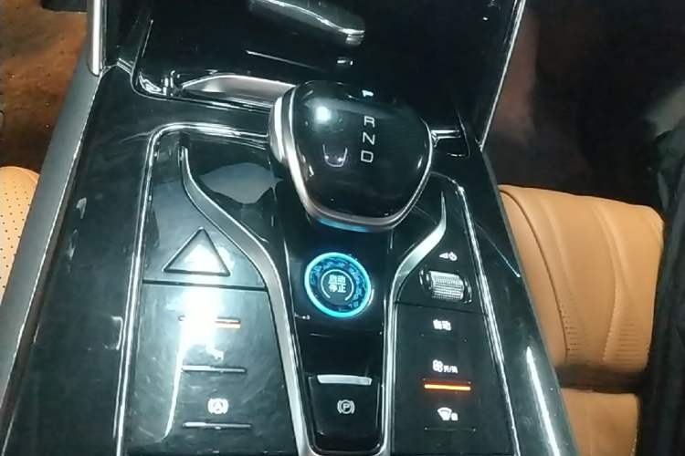 Used BYD Tang New Energy 2023 DM-i Champion Edition 112KM Prestige Model Gear Lever