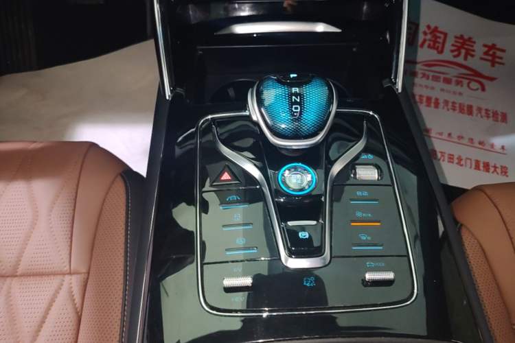 Used BYD Tang New Energy 2023 DM-i Champion Edition 112KM Prestige Model Gear Lever