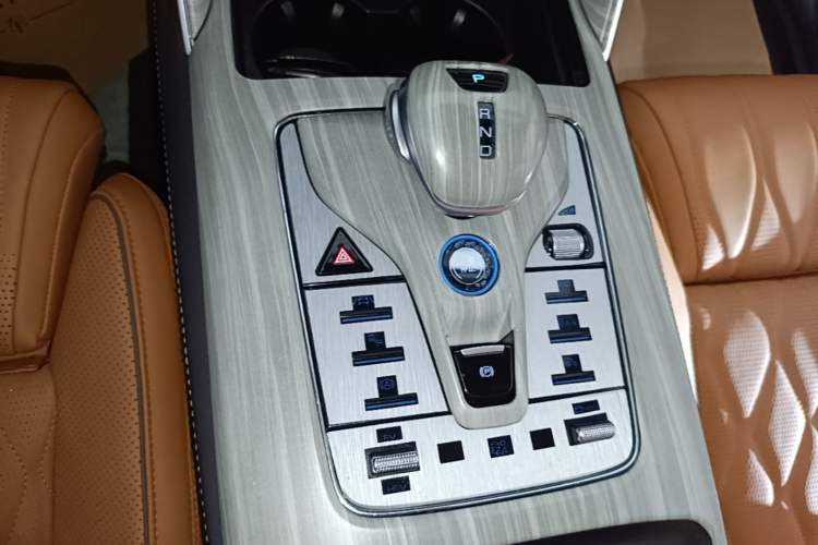 Used BYD Tang New Energy 2023 DM-i Champion Edition 112KM Prestige Model Gear Lever