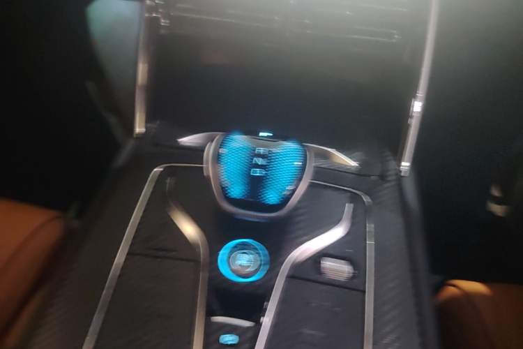 Used BYD Tang New Energy 2023 DM-i Champion Edition 112KM Prestige Model Gear Lever
