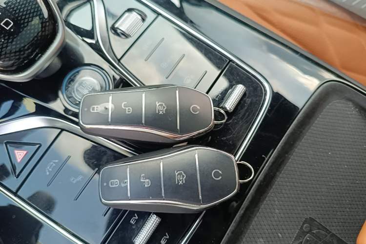 Used BYD Tang New Energy 2023 DM-i Champion Edition 112KM Prestige Model Interior 1