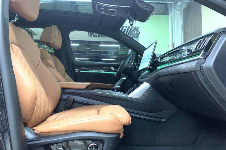 Used BYD Tang New Energy 2023 DM-i Champion Edition 112KM Prestige Model Interior 4