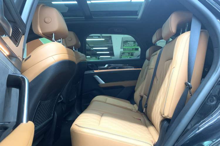 Used BYD Tang New Energy 2023 DM-i Champion Edition 112KM Prestige Model Interior 5