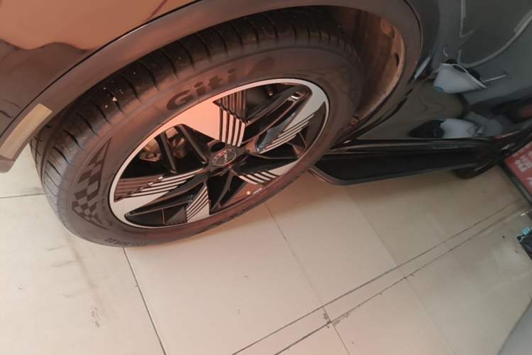 Used BYD Tang New Energy 2023 DM-i Champion Edition 112KM Prestige Model Left Front Wheel Hub