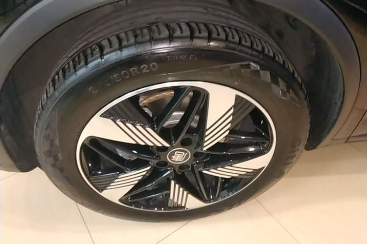 Used BYD Tang New Energy 2023 DM-i Champion Edition 112KM Prestige Model Left Front Wheel Hub