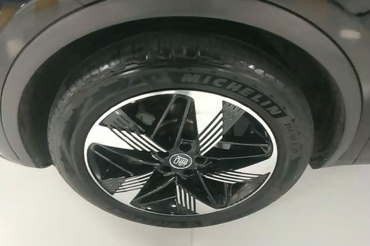 Used BYD Tang New Energy 2023 DM-i Champion Edition 112KM Prestige Model Left Front Wheel Hub