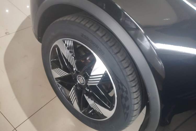 Used BYD Tang New Energy 2023 DM-i Champion Edition 112KM Prestige Model Left Front Wheel Hub