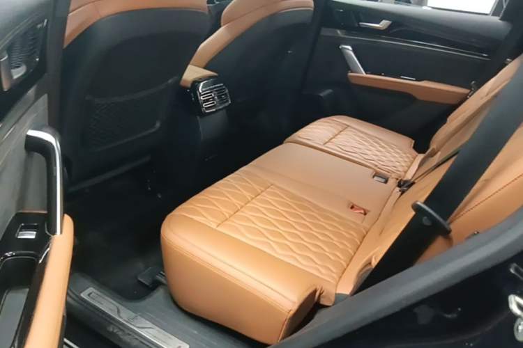 Used BYD Tang New Energy 2023 DM-i Champion Edition 112KM Prestige Model Left Rear Seat