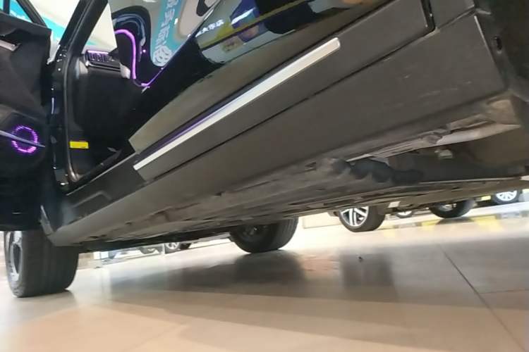 Used BYD Tang New Energy 2023 DM-i Champion Edition 112KM Prestige Model Left Side Sill