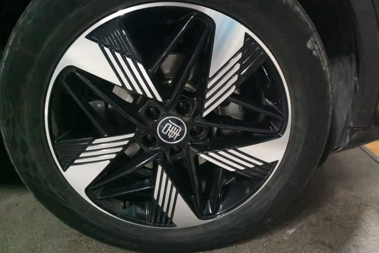 Used BYD Tang New Energy 2023 DM-i Champion Edition 112KM Prestige Model Right Front Wheel Hub