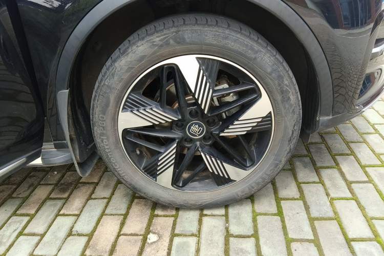Used BYD Tang New Energy 2023 DM-i Champion Edition 112KM Prestige Model Right Front Wheel Hub