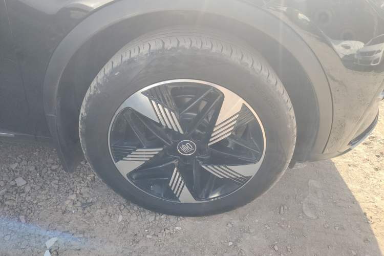 Used BYD Tang New Energy 2023 DM-i Champion Edition 112KM Prestige Model Right Front Wheel Hub