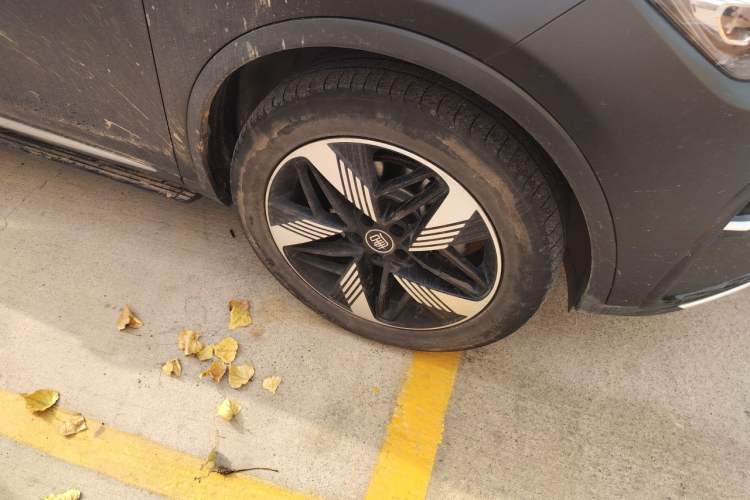 Used BYD Tang New Energy 2023 DM-i Champion Edition 112KM Prestige Model Right Front Wheel Hub