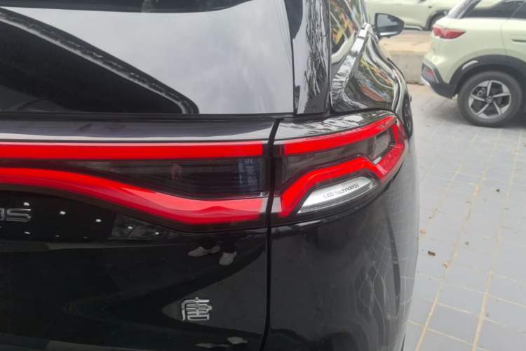 Used BYD Tang New Energy 2023 DM-i Champion Edition 112KM Prestige Model Right Rear Taillight