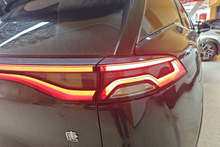 Used BYD Tang New Energy 2023 DM-i Champion Edition 112KM Prestige Model Right Rear Taillight