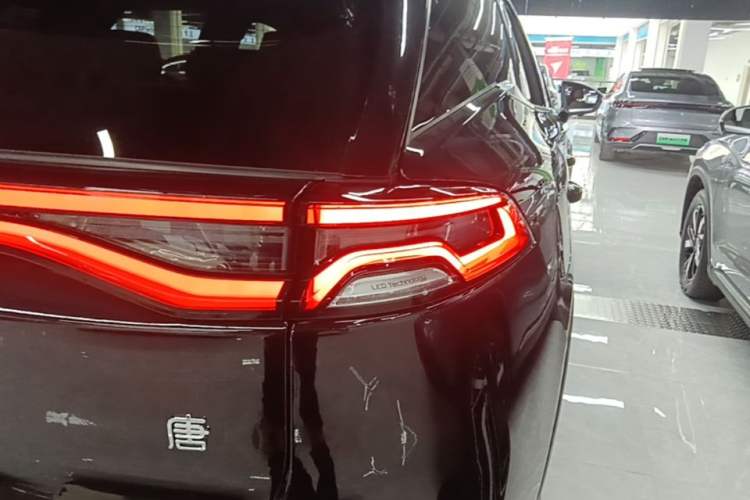 Used BYD Tang New Energy 2023 DM-i Champion Edition 112KM Prestige Model Right Rear Taillight