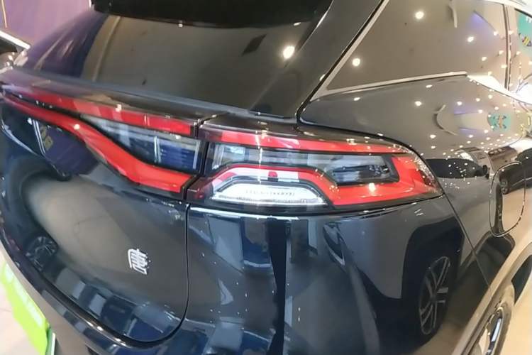 Used BYD Tang New Energy 2023 DM-i Champion Edition 112KM Prestige Model Right Rear Taillight