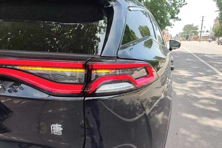 Used BYD Tang New Energy 2023 DM-i Champion Edition 112KM Prestige Model Right Rear Taillight