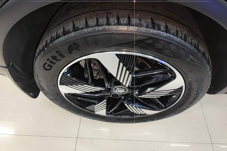Used BYD Tang New Energy 2023 DM-i Champion Edition 112KM Prestige Model Right Rear Wheel Hub