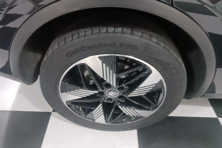 Used BYD Tang New Energy 2023 DM-i Champion Edition 112KM Prestige Model Right Rear Wheel Hub