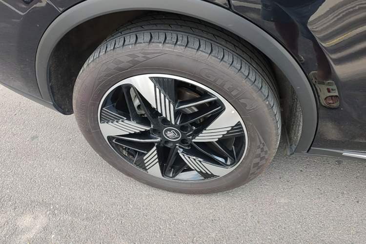 Used BYD Tang New Energy 2023 DM-i Champion Edition 112KM Prestige Model Right Rear Wheel Hub