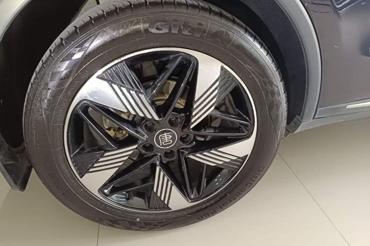 Used BYD Tang New Energy 2023 DM-i Champion Edition 112KM Prestige Model Right Rear Wheel Hub