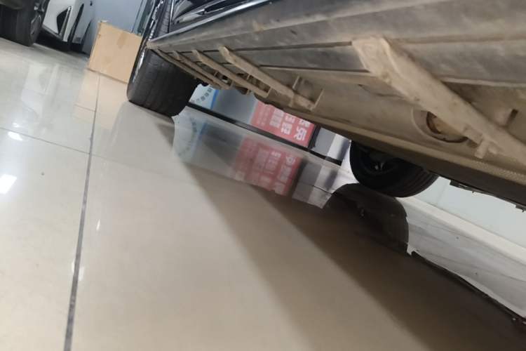Used BYD Tang New Energy 2023 DM-i Champion Edition 112KM Prestige Model Right Side Sill