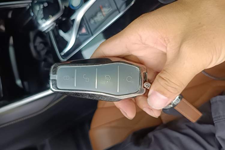 Used BYD Tang New Energy 2023 DM-i Champion Edition 112KM Prestige Model Vehicle Key