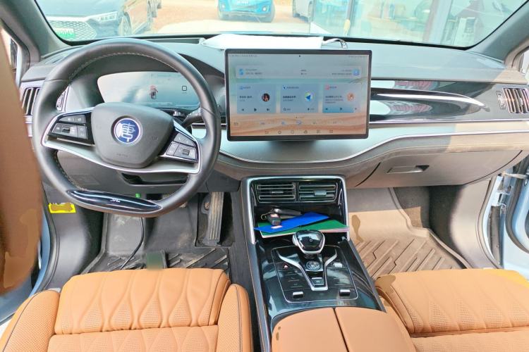 Used BYD Tang New Energy 2023 DM-i Champion Edition 112KM Prestige Model Center Console