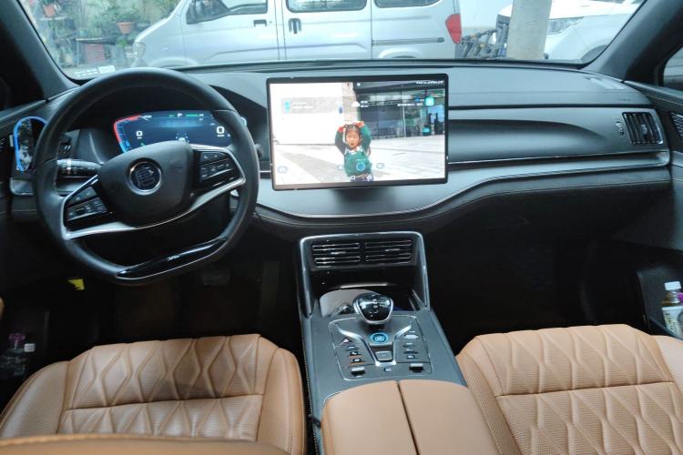 Used BYD Tang New Energy 2023 DM-i Champion Edition 112KM Prestige Model Center Console