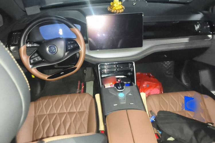 Used BYD Tang New Energy 2023 DM-i Champion Edition 112KM Prestige Model Center Console