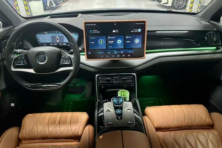 Used BYD Tang New Energy 2023 DM-i Champion Edition 112KM Prestige Model Center Console