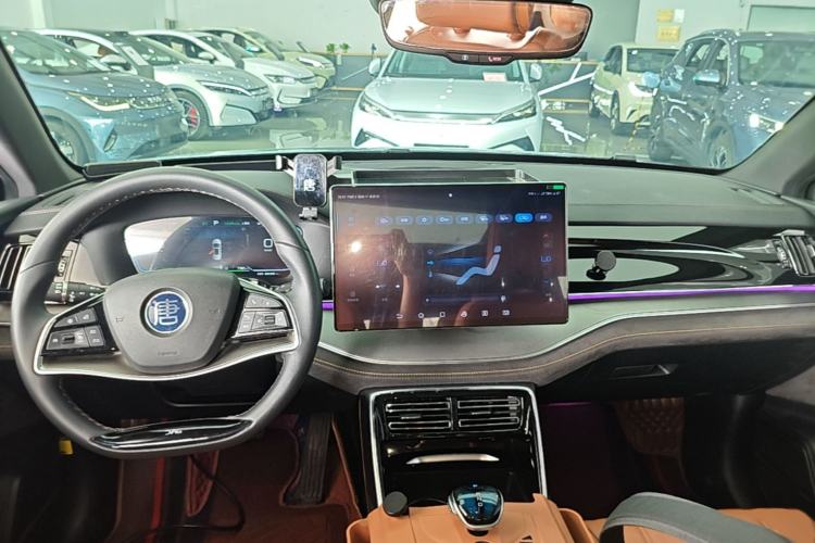 Used BYD Tang New Energy 2023 DM-i Champion Edition 112KM Prestige Model Center Console