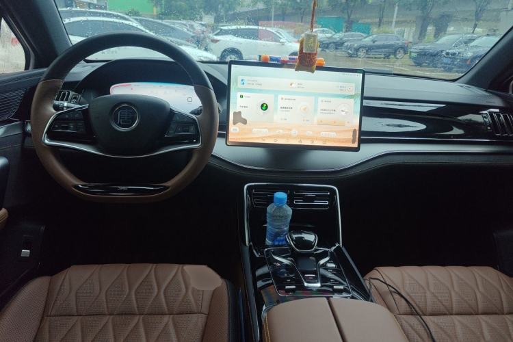 Used BYD Tang New Energy 2023 DM-i Champion Edition 112KM Prestige Model Center Console