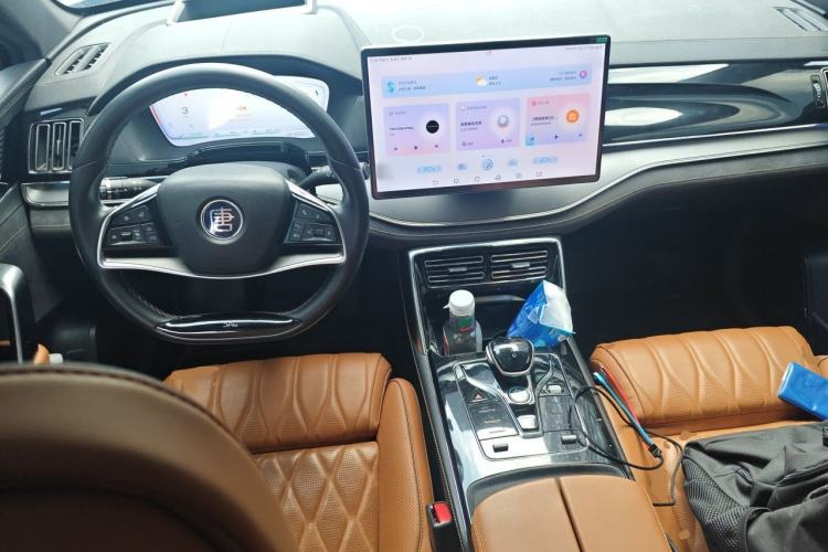 Used BYD Tang New Energy 2023 DM-i Champion Edition 112KM Prestige Model Center Console